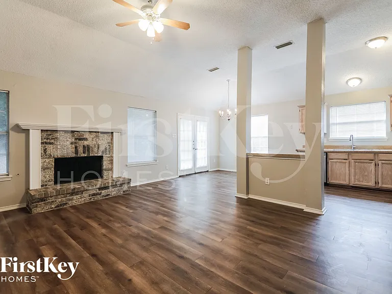 1446 Cross Courts Dr — Photo 3