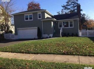 40 Driscoll Ave, Rockville Centre, NY 11570