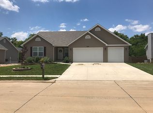 1545 Saint Charles Dr, Hillsboro, MO 63050