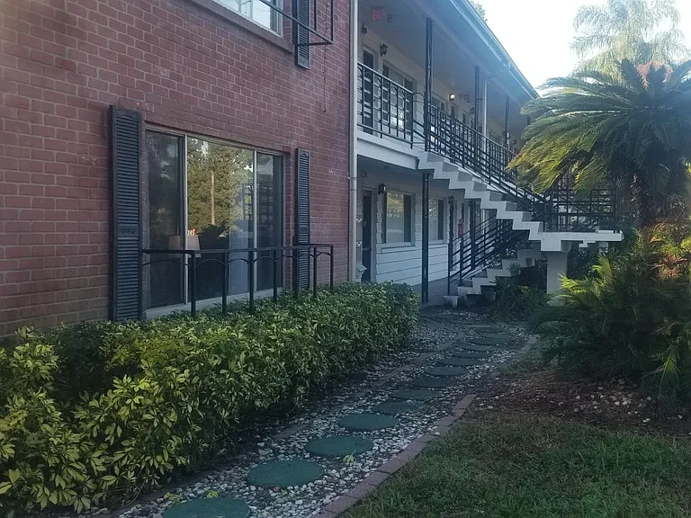 1345 Drew St — Photo 3