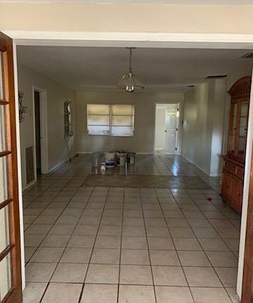 3rd image of 325 W Mariana Ave