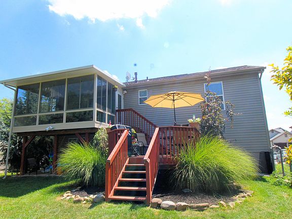 2nd image of 4976 Hilliard Oaks Ct