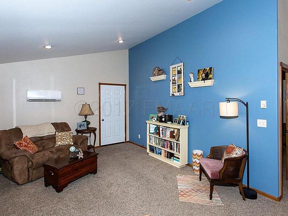 4th image of 922 7th Ave W