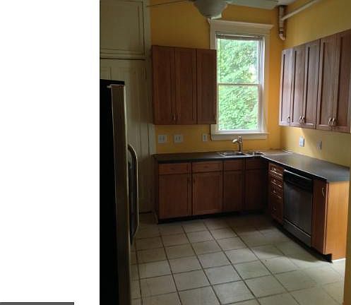 3rd image of 801 7th St SE