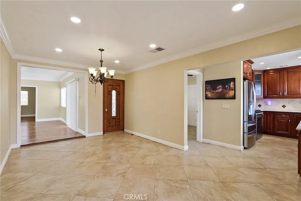 4 bed, 1600 sqft, $4,600 — Photo 3
