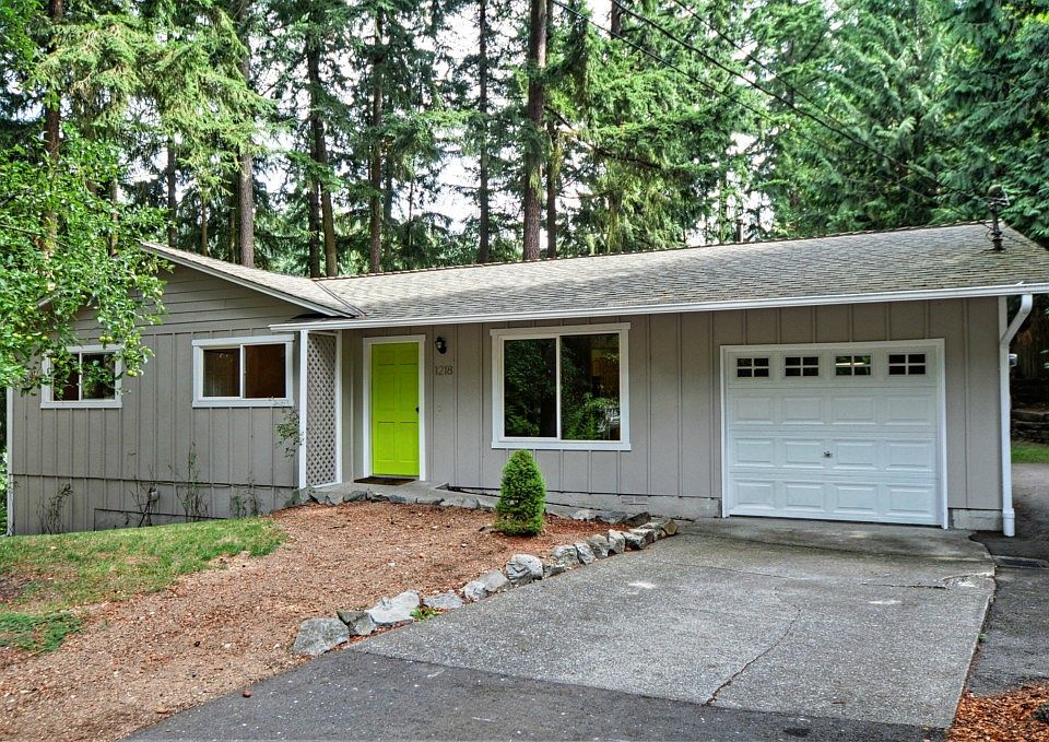 1st image of 1218 207th Pl NE