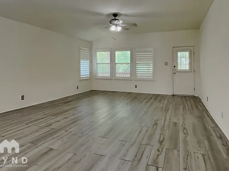 4611 Echo Lake Dr — Photo 4