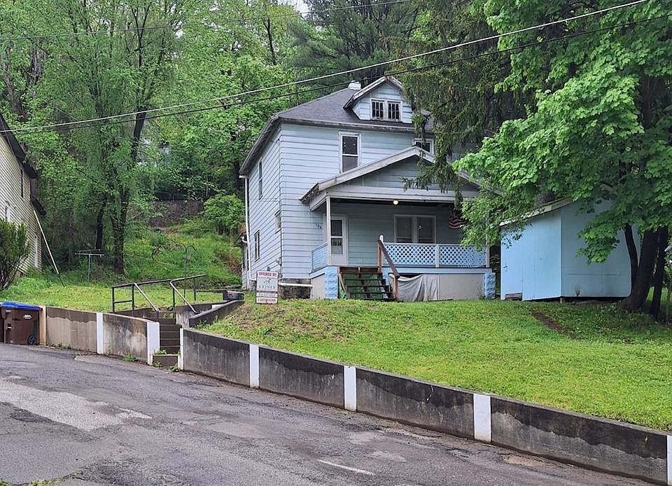 1st image of 120 E Oak St