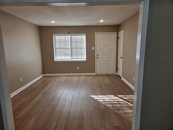 5th image of 4332 E Proctor Dr