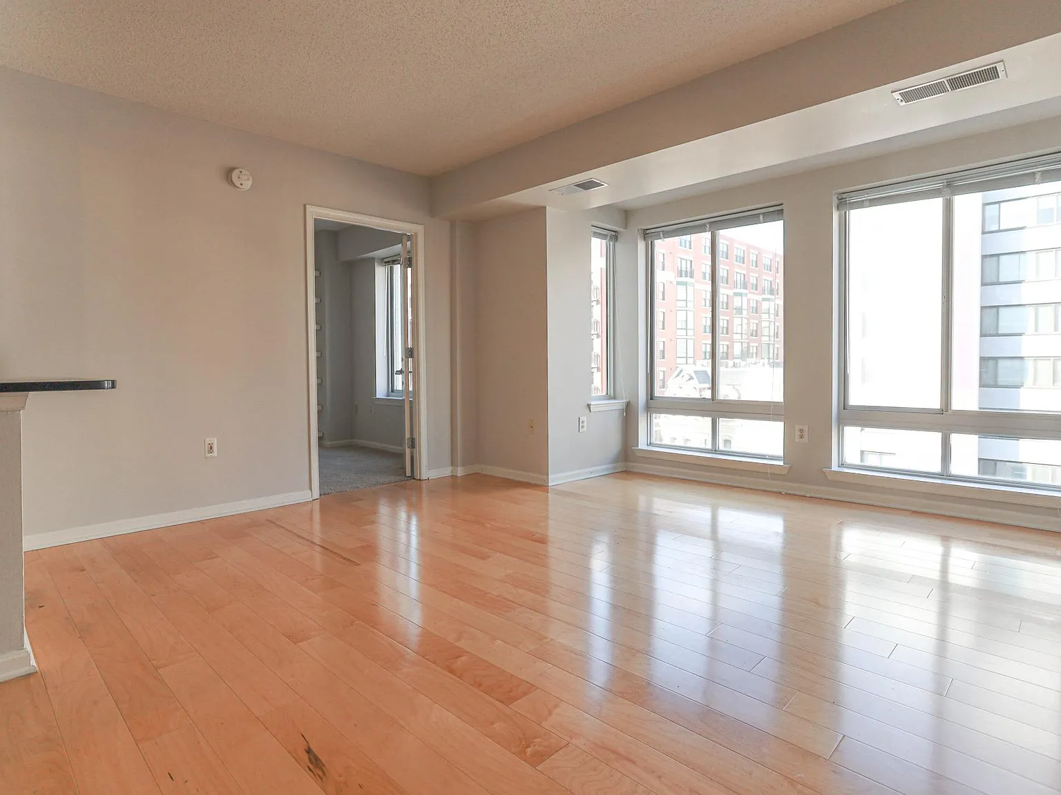 2 bed, 750 sqft, $3,200 — Photo 1