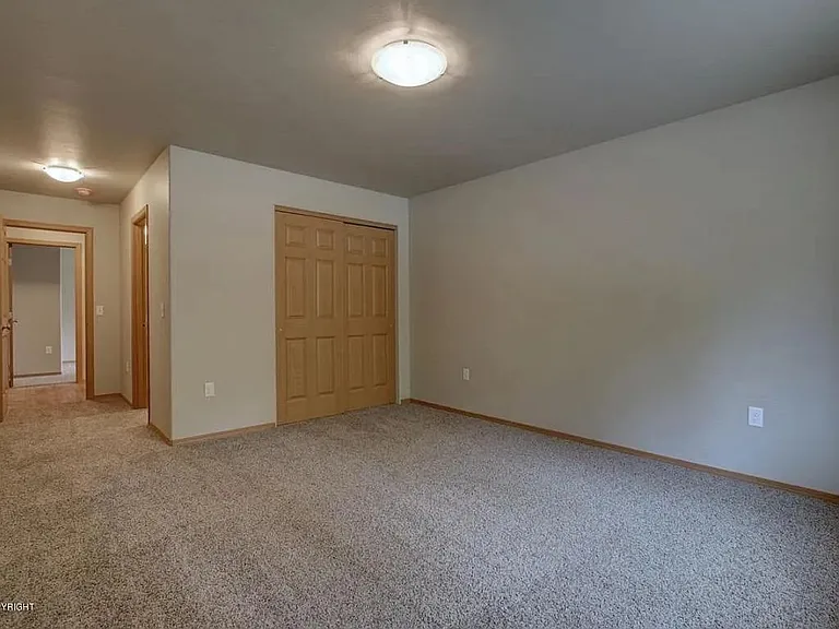1121 E Dellwood St — Photo 13