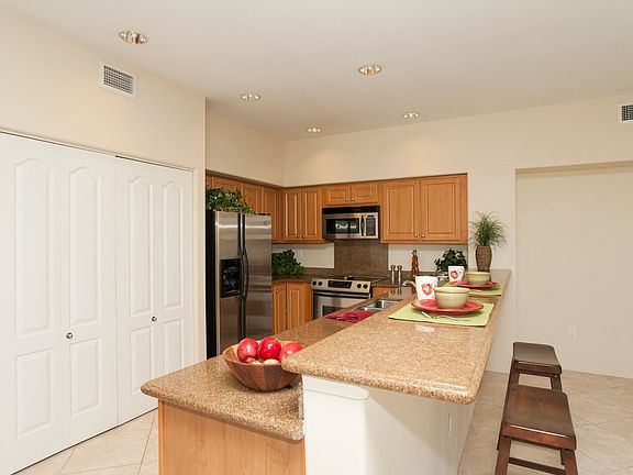 5th image of 75-5919 Alii Dr APT C4