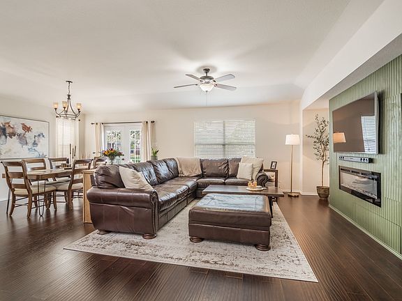 4th image of 5933 Snow Creek Dr