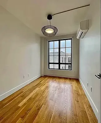 Rented by eRealty Advisors USA Inc | media 4