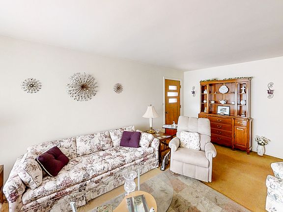 4th image of 4844 N Mont Clare Ave
