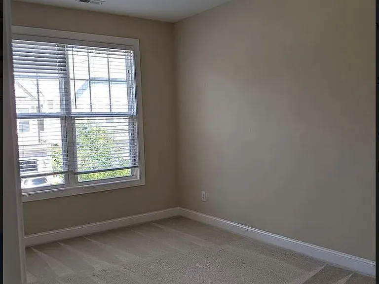 114 Secret Grove Ln — Photo 17