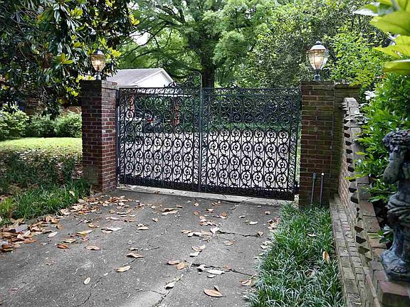 4th image of 4247 S Montrose Dr