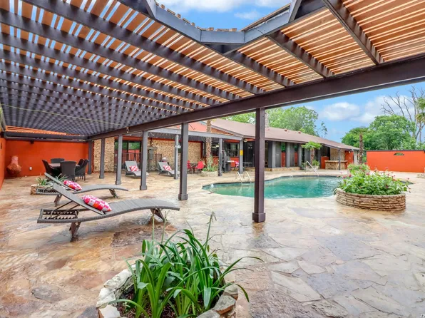 2035 S MAGNOLIA AVE, Luling, TX 78648