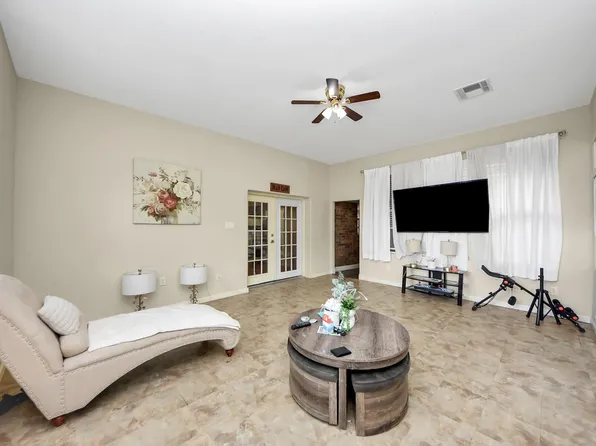 24267 W Oak Dr, Porter, TX 77365
