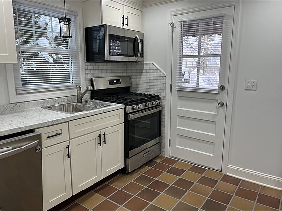 4th image of 26 Marvin St