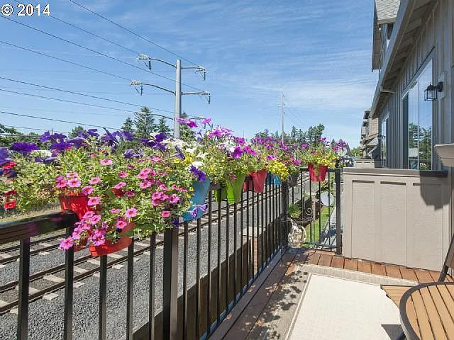 2 bed, 2.5 bath, 1715 sqft, $2,400 — Photo 4