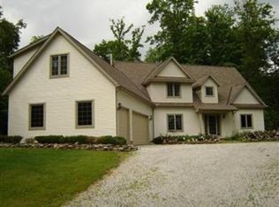 12080 Country Oaks Trl, Chardon, OH 44024
