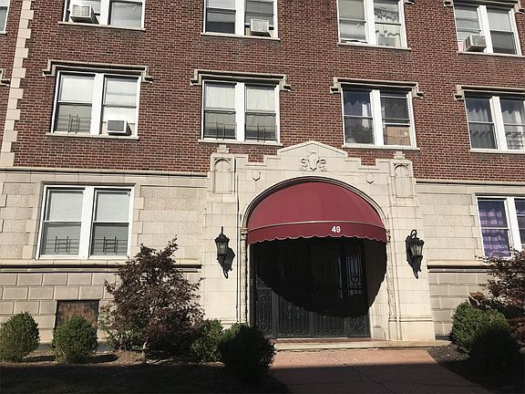 2nd image of 49 S Clinton St APT C1