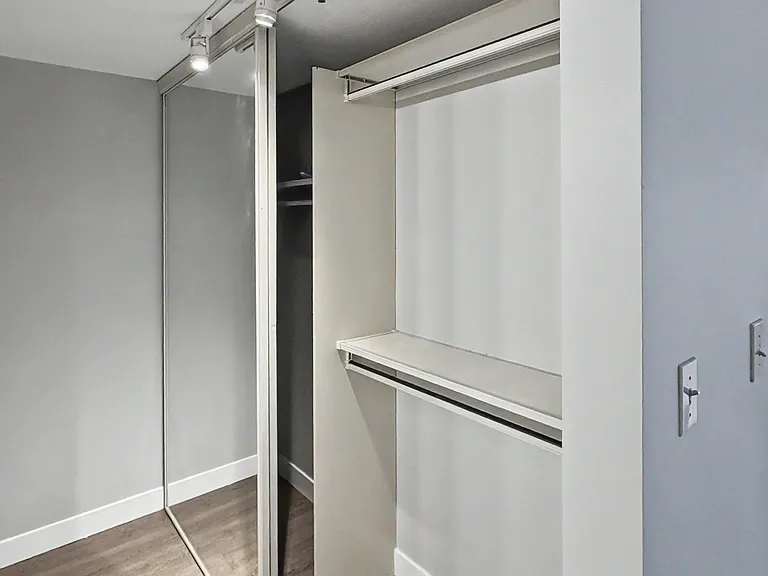 5733 Cambie St — Photo 20