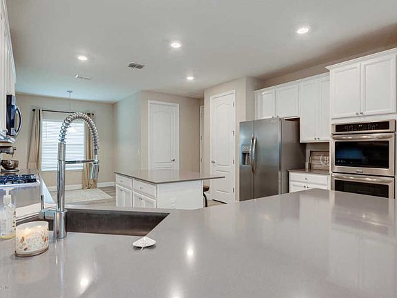 4th image of 423 Starlis Pl