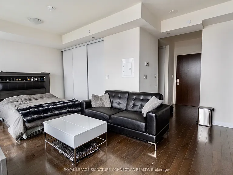 460 Adelaide St E #1112 — Photo 5