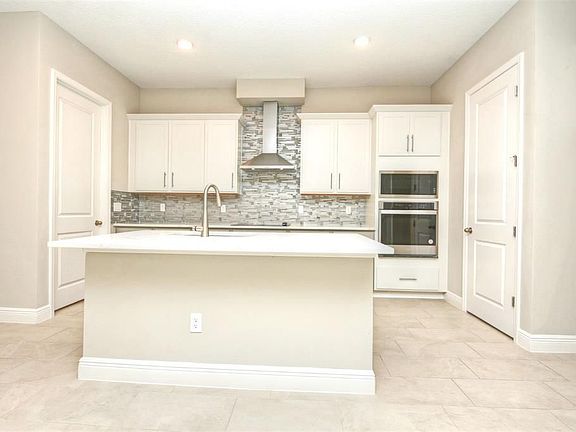 5th image of 2937 Voyager Ave