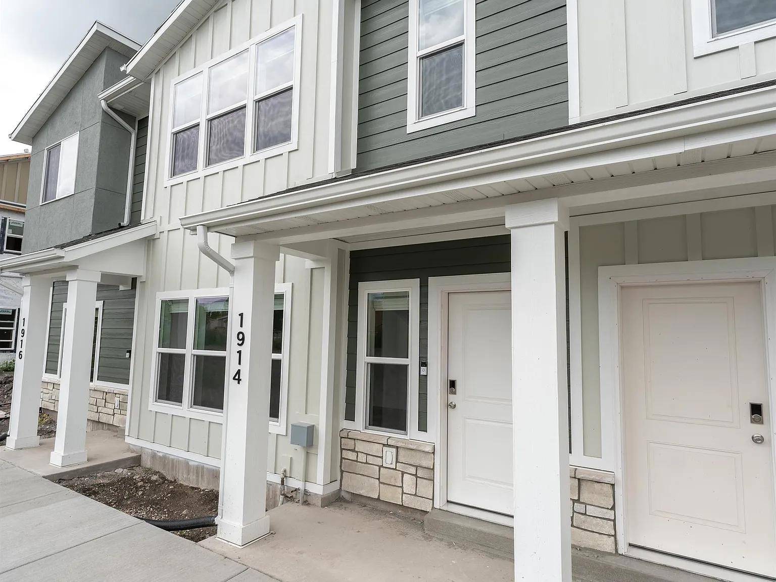 3 bed, 2.5 bath, 1476 sqft, $1,585 — Photo 1