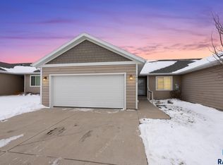 1017 N Crestfield Pl, Sioux Falls, SD 57107