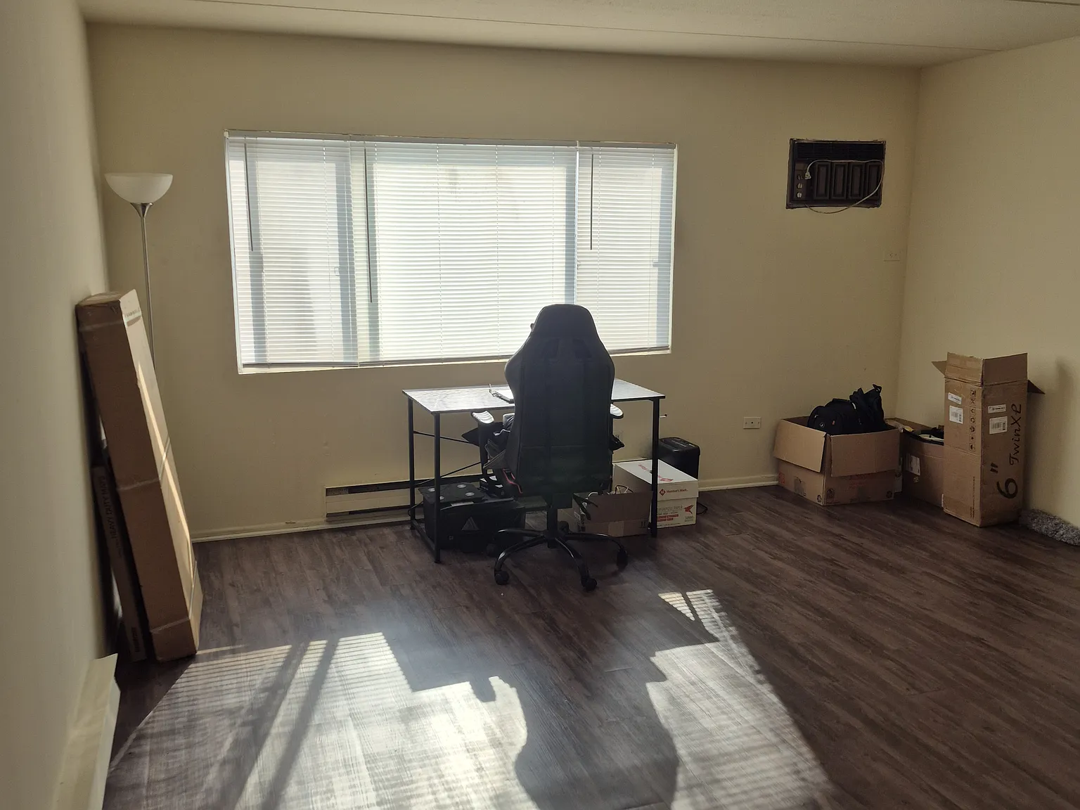 1 bed, 650 sqft, $1,300 — Photo 2