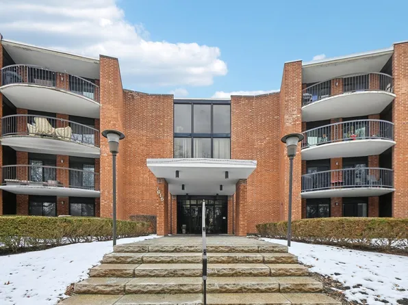 1615 E Central Rd Unit 121C, Arlington Heights, IL 60005