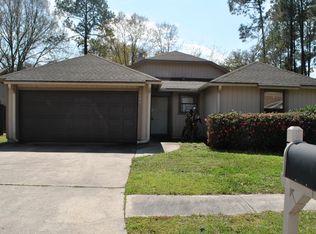 8043 Honeysuckle Ln, Jacksonville, FL 32244