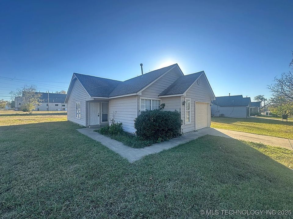 1st image of 1020 E Pine Pl