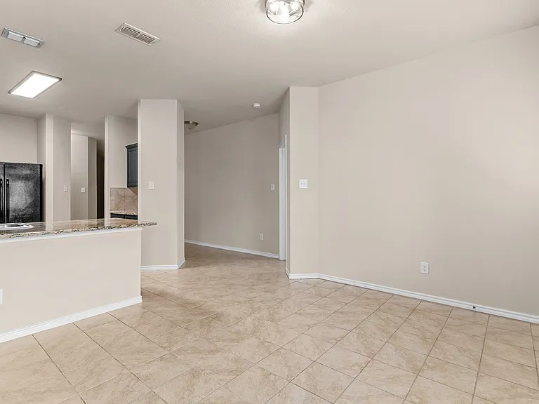 2517 Carolina Dr — Photo 5