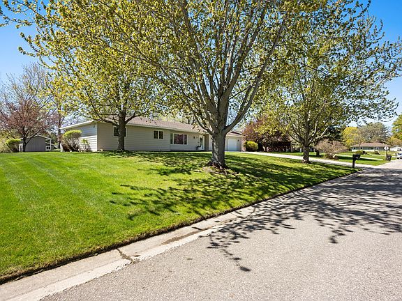 4th image of 2505 Conifer Ave