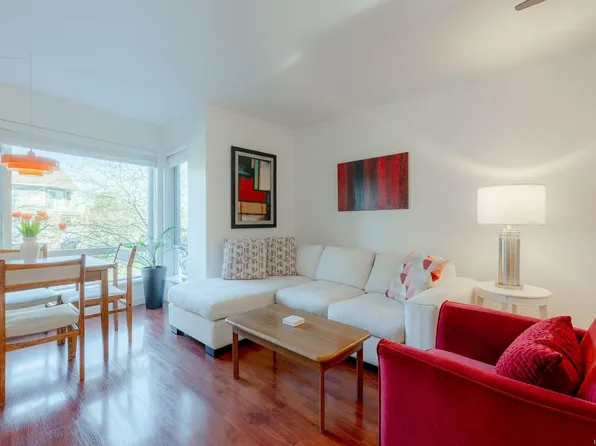 116 Queens Rd #202, Duncan, BC V9L 2W6