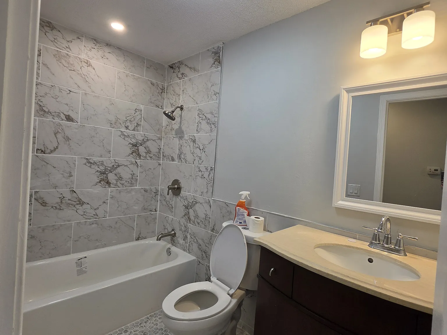 4 bed, 1861 sqft, $2,200 — Photo 2