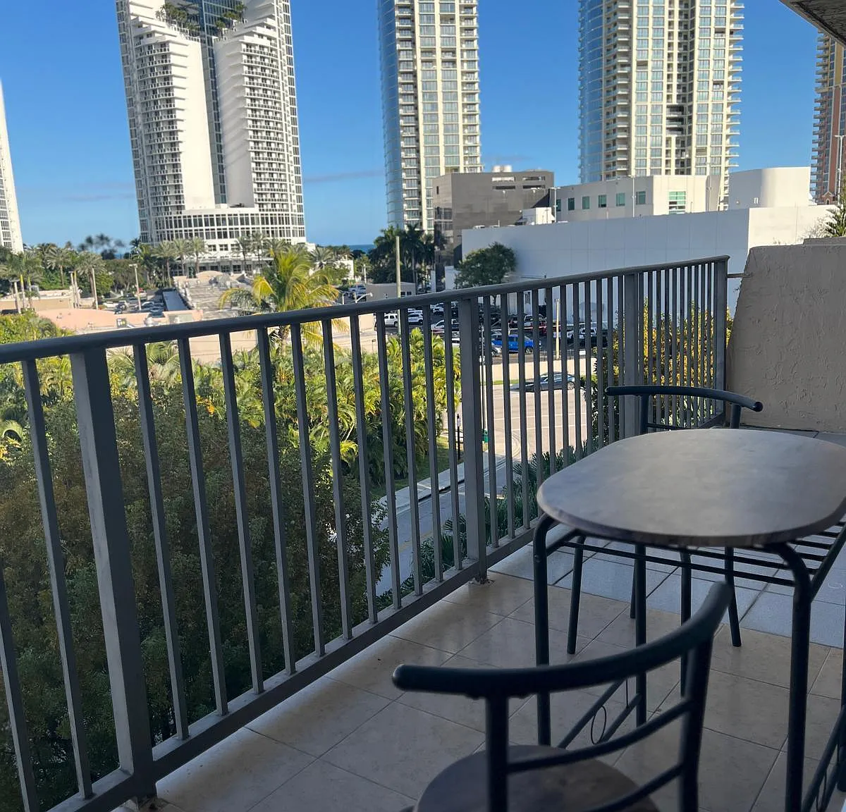 1 bed, 1.5 bath, 762 sqft, $2,000 — Photo 2