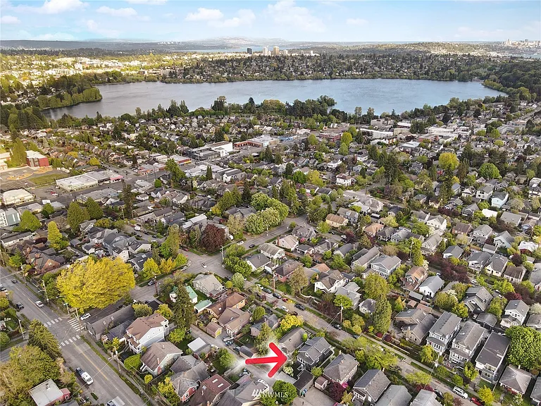 See red arrow for home's relationship to Greenlake.