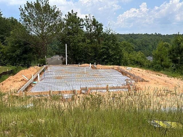 1st image of 704 Crestline Dr