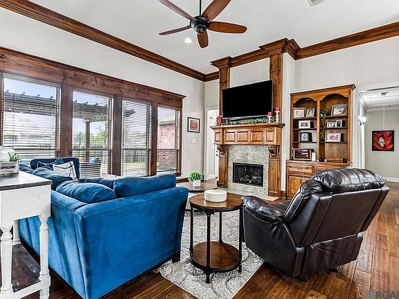 2nd image of 8304 Oakley Dr