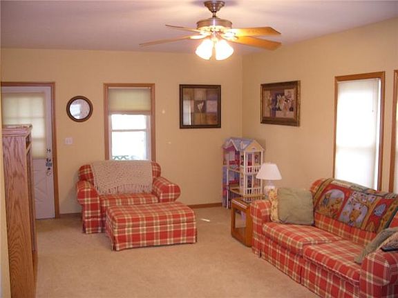 5th image of 28415 Oak St