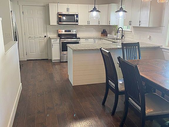 5th image of 781 Brandon Dr