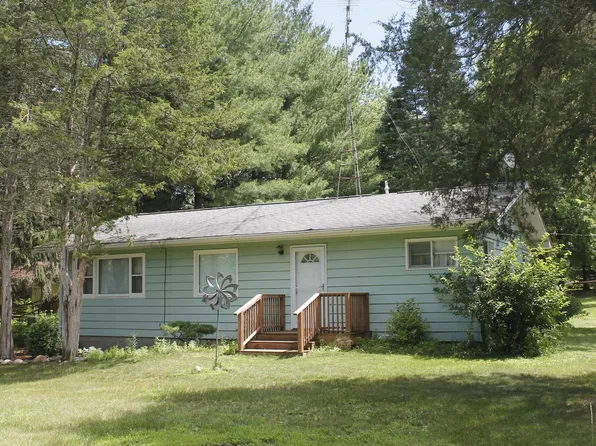 N3190 Oak Rd, Markesan, WI 53946