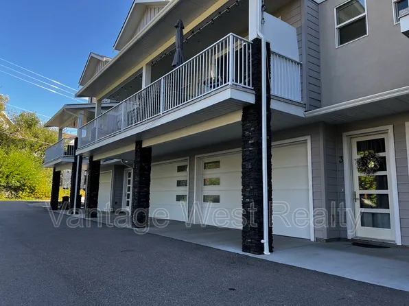 1275 Brookside Ave #3, Kelowna, BC V1Y 5T5