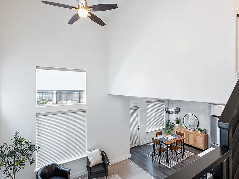 1758 W Newcastle Ln — Photo 15